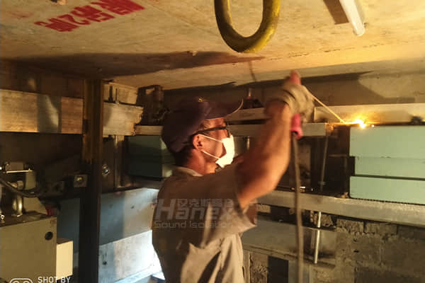 住戶室內(nèi)長(zhǎng)期遭受電梯困擾，該如何解決？